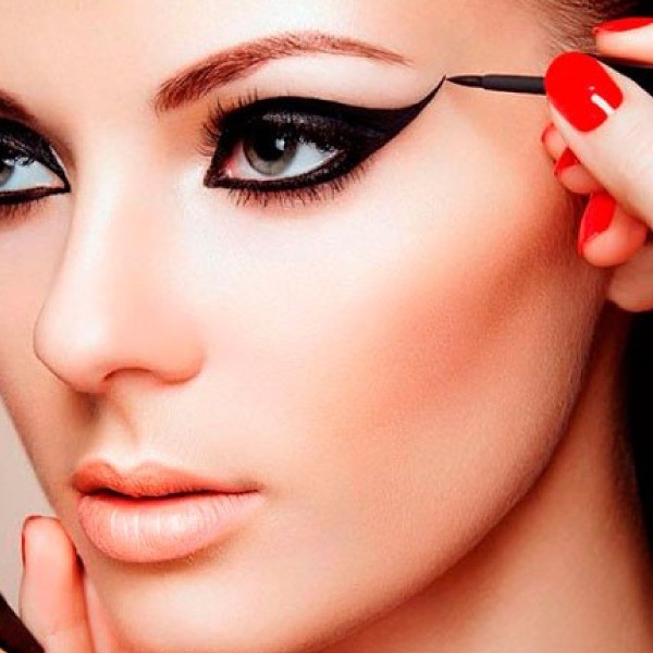 Maquillaje de Ojos: La Mirada que Lo Dice Todo 👁️✨